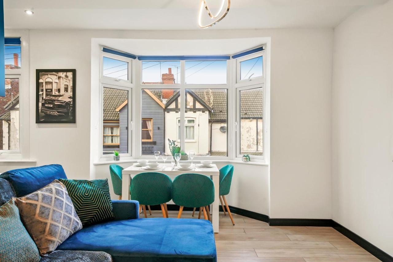 Appartamento Stylish Yorkshire Gem - Sleeps 4 - Great Location Castleford Esterno foto